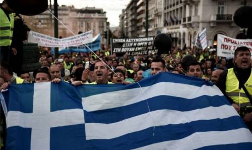 La Grecia si ferma, proteste contro le manovre imposte dall’Europa 