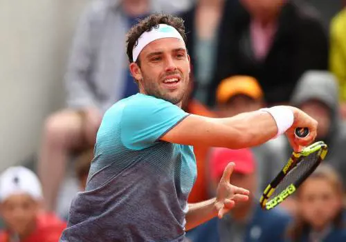 Roland Garros: grande impresa di Cecchinato, fuori Berrettini
