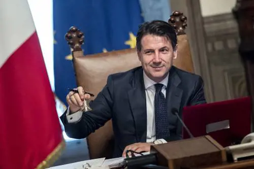 Il governo Conte rassicura l'Europa: "Non siamo dei marziani"