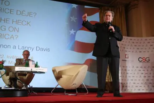 Lo stratega di Trump rivela: "Lega-M5S? Li ho sposati io"