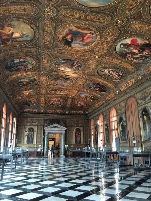 Pro e soprattutto contro Così rispondono i finalisti