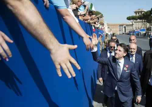 2 Giugno, Conte: "Festa di tutti". E Salvini: "Poco da festeggiare, tanto da fare"