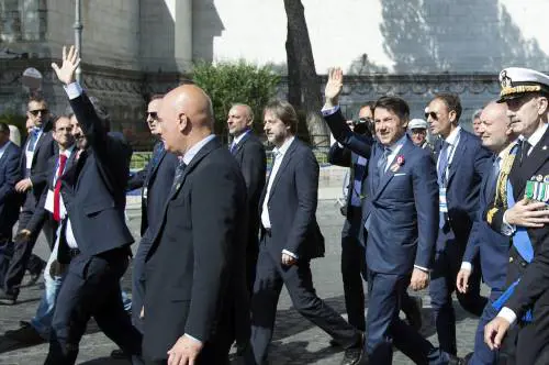 Sfiducia al governo Conte: è fuga di capitali all'estero