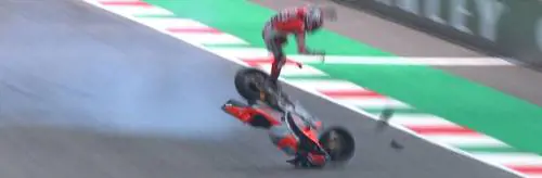 MotoGp, terribile caduta di Pirro: "Ho la pelle dura"