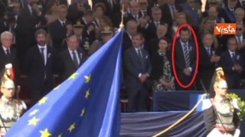 2 Giugno, sfila la bandiera Ue: Di Maio applaude e Salvini no
