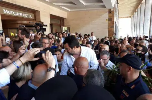 Catania, Salvini contestato dai centri sociali: "Ci sono cose più importanti"