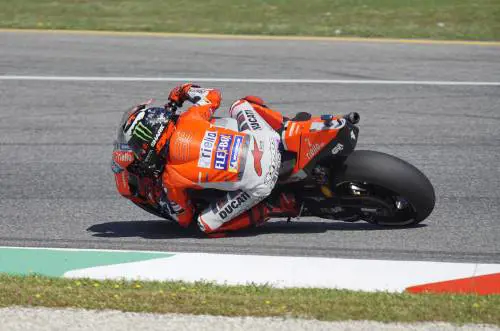 Il trionfo di Lorenzo al Mugello Sul podio anche Dovi e Rossi