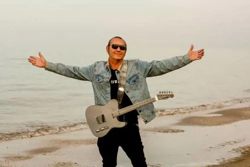 "Dopo 34 anni di carriera stavolta guardo il pop dall'alto di uno Sputnik"