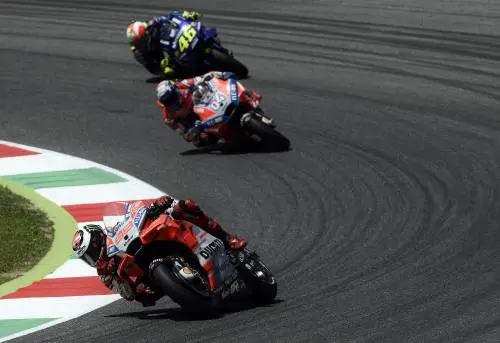 Dovi e Vale, sconfitti e felici grazie al regalo di Marquez