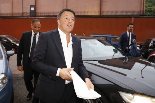 Renzi torna in campo e attacca Salvini: "Scherza col fuoco, abbassi i toni"