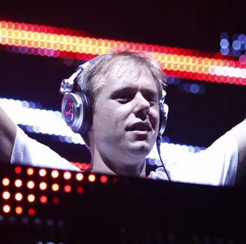 Van Buuren: "Il gesto di Avicii? Segnale per tutti"