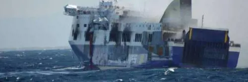 Norman Atlantic, via allo spostamento del relitto