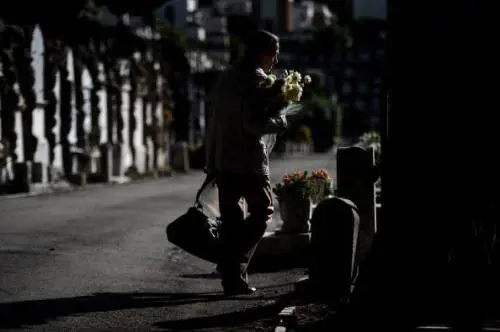 Novara, sfregiate al cimitero le lapidi di due bambine di colore