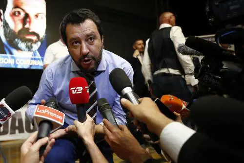 E Salvini zittisce Toscani: ​"Ti compatisco"