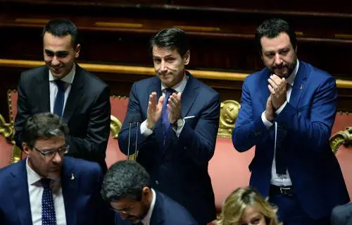 Un consiglio al governo: il 63% degli italiani è per la trattativa con Ue