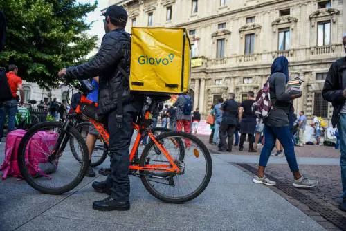 Food delivery, arriva la Carta dei diritti che tutela i rider