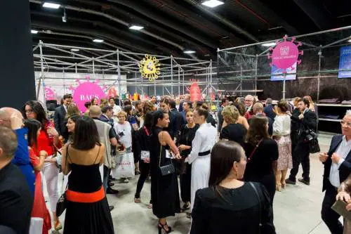 La solidarietà è di moda, shopping per la ricerca