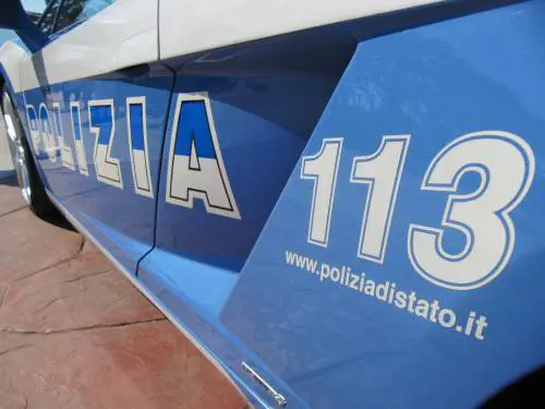 Non eseguono lo sfratto e allora tre pregiudicati picchiano i poliziotti 