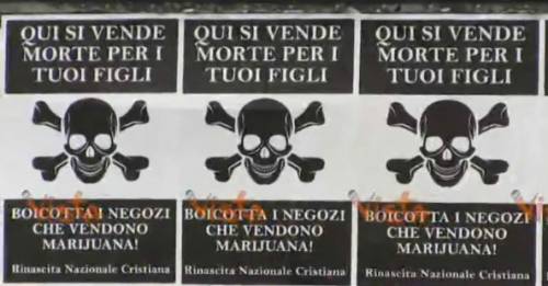 Roma, manifesti choc contro negozi che vendono prodotti alla marijuana