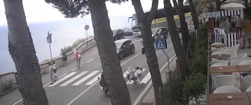 Vico Equense, due turiste travolte da uno scooter