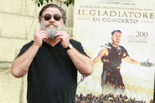 Il gladiatore Russell torna al Colosseo e scatena l'inferno