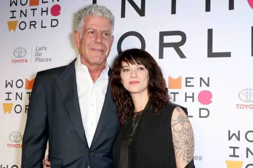 Asia Argento accusata dagli hater per la morte di Bourdain, ma Hollywood la difende