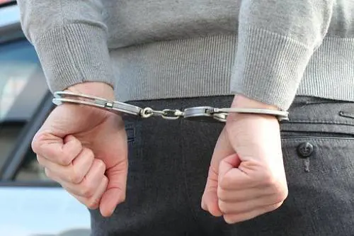 Trieste, rumeno droga e violenta amica, poi aggredisce la moglie