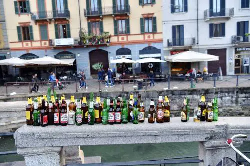 Movida e sicurezza sulla Darsena: no a bottiglie in vetro e aste da selfie