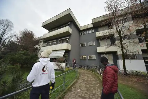 Aggredisce due carabinieri in un centro d’accoglienza, arrestato un romeno