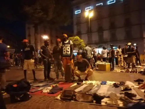 Napoletani contro De Magistris: "I migranti dove li metti? Noi qui non li vogliamo"