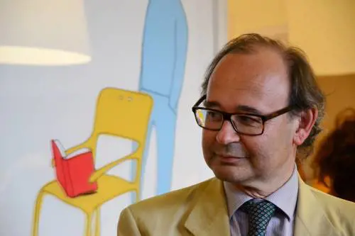 "Io, ex manager bibliofilo offro un mondo da sfogliare"