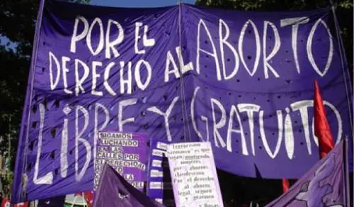 L'Argentina in bilico: un pugno di voti per la svolta sull'aborto