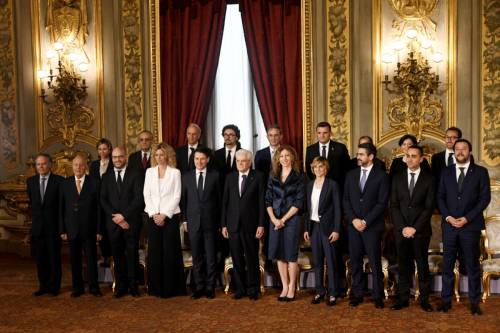 Di Maio "controlla" Mediaset e Conte tiene per sé i Servizi
