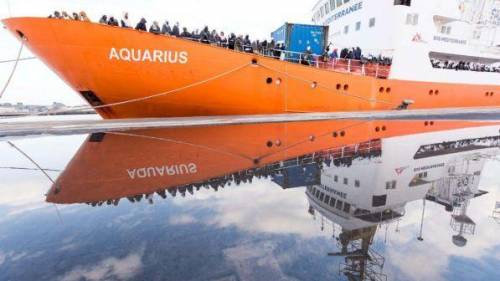 Aquarius torna in mare e sfida l'Italia: "Niente ci fermerà"