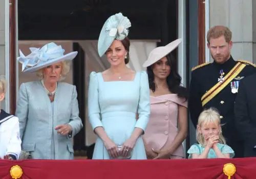 Kate Middleton si assenta fino all'autunno. E oscura Meghan Markle