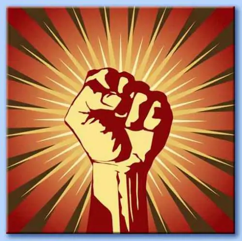 Alla Festa dello Sport l'assessore comunale saluta col pugno chiuso