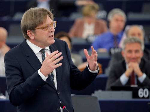 Verhofstadt torna all'attacco: "Salvini vuole gli immigrati"