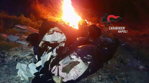 Danno fuoco ai rifiuti a ridosso del Parco, arrestati