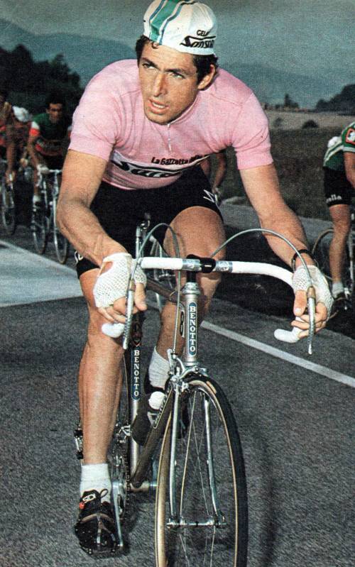 Moser spunta ancora sul Ghisallo con la bici del record dell'ora