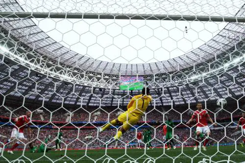 L'Italia c'è solo con arbitri e giornalisti I più odiati...