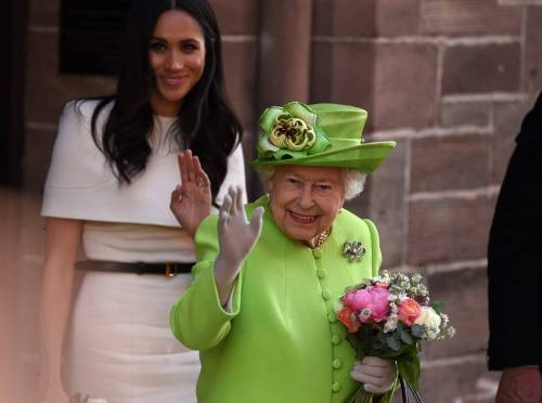 Meghan Markle con la regina nel Chershire