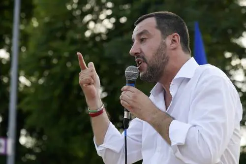 Salvini: "Raddoppio la scorta a Saviano Se lo toccano, poi è colpa mia"