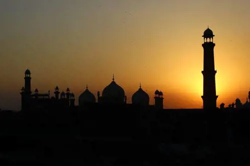 Pakistan, cinque partiti islamici minacciano di introdurre la sharia