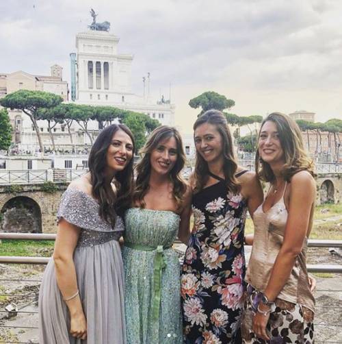 Lo scatto della Boschi al matrimonio (e quel messaggio politico)