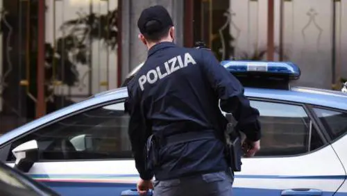 Lido di Venezia, 25enne trovato impiccato nel parco da adolescenti