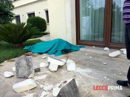 Lecce, cede il balconcino: muore un operaio di 32 anni
