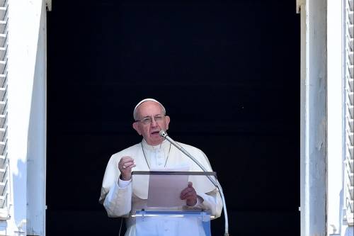 Papa Francesco sui migranti: "Serve gestione condivisa"