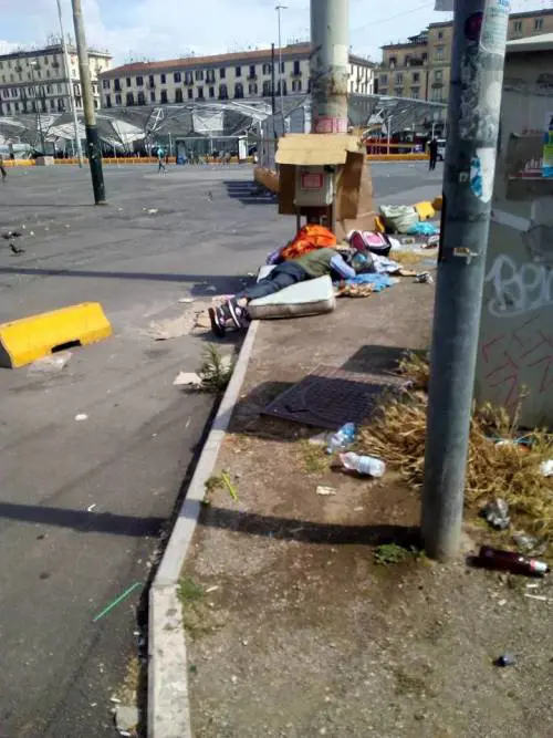 Napoli, tornano i mercatini della "monnezza"