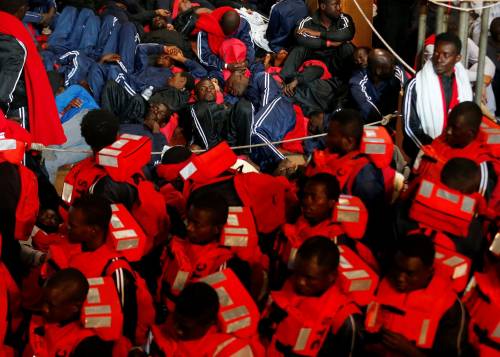Il cardinale africano sui migranti:"Interventi nei paesi d'origine"