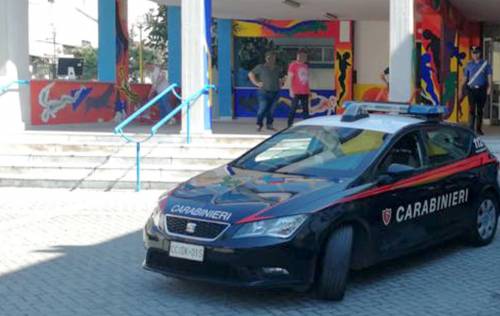 Carabinieri sventano furto in una scuola: in manette quattro giovani